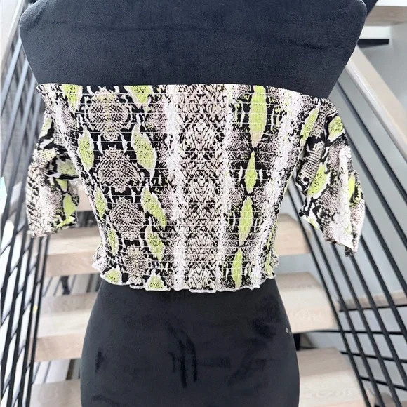 New Y2K Lime Snake Print Off-Shoulder Smoked Crop Top size S - Picture 3 of 4